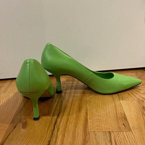 Classic Pointed Leather Pumps - Picture 4 of 5